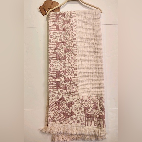 🎁PiuBelle Throw Blanket - Holiday Icons - Oatmeal & Pale Crimson - Picture 3 of 8